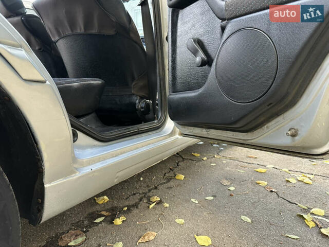 Серый Фольксваген Гольф, объемом двигателя 1.6 л и пробегом 200 тыс. км за 2500 $, фото 19 на Automoto.ua