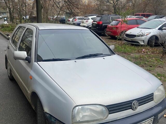 Серый Фольксваген Гольф, объемом двигателя 1.8 л и пробегом 100 тыс. км за 1700 $, фото 2 на Automoto.ua