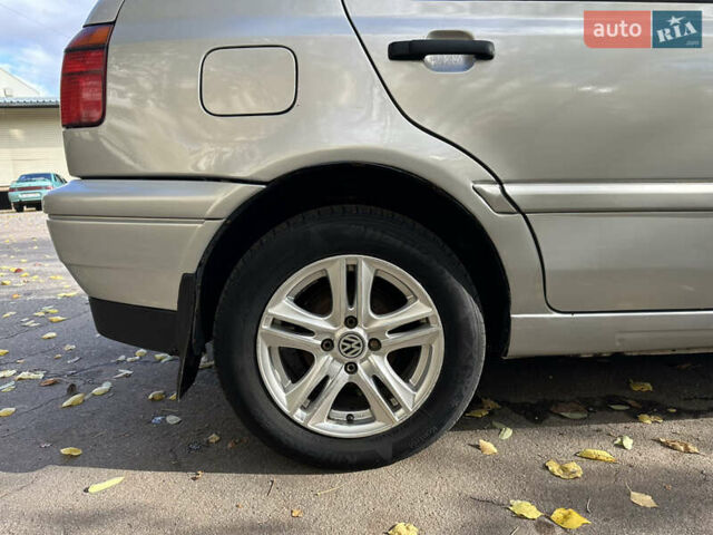 Серый Фольксваген Гольф, объемом двигателя 1.6 л и пробегом 200 тыс. км за 2500 $, фото 8 на Automoto.ua