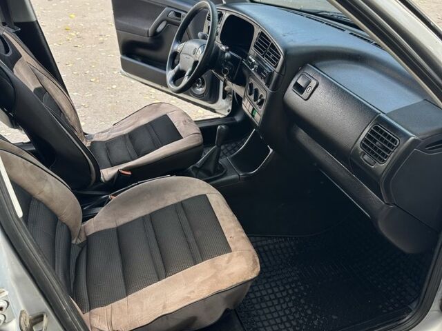 Фольксваген Гольф 1996 у Харкові на Automoto.ua Сірий Фольксваген Гольф, об'ємом двигуна 1.4 л та пробігом 200 тис. км за 2500 $, фото 9 на Automoto.ua