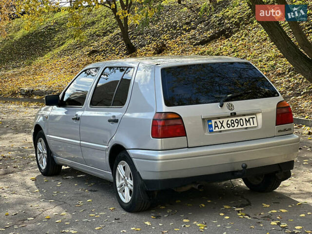 Серый Фольксваген Гольф, объемом двигателя 1.6 л и пробегом 200 тыс. км за 2500 $, фото 2 на Automoto.ua