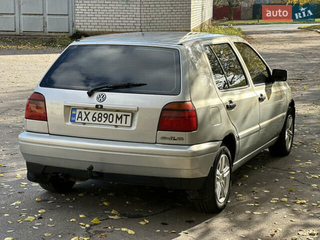 Серый Фольксваген Гольф, объемом двигателя 1.6 л и пробегом 200 тыс. км за 2500 $, фото 3 на Automoto.ua