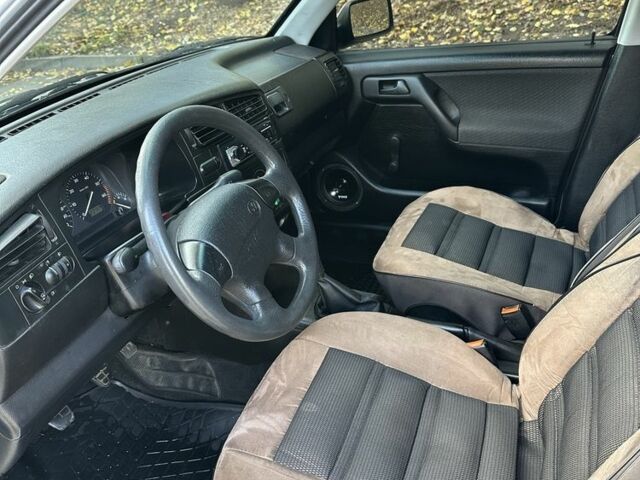 Фольксваген Гольф 1996 у Харкові на Automoto.ua Сірий Фольксваген Гольф, об'ємом двигуна 1.4 л та пробігом 200 тис. км за 2500 $, фото 7 на Automoto.ua