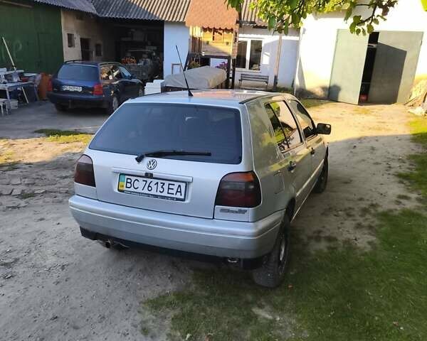 Серый Фольксваген Гольф, объемом двигателя 1.8 л и пробегом 133 тыс. км за 1500 $, фото 1 на Automoto.ua