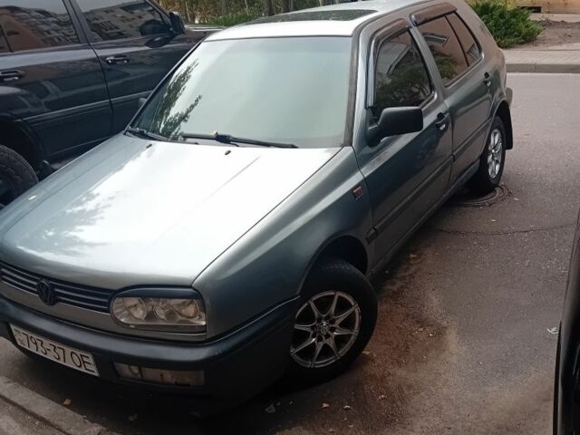 Серый Фольксваген Гольф, объемом двигателя 1.6 л и пробегом 160 тыс. км за 2500 $, фото 3 на Automoto.ua