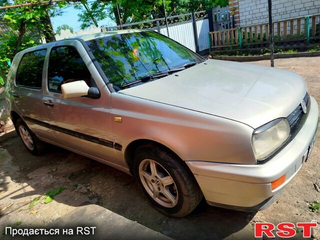 Серый Фольксваген Гольф, объемом двигателя 1.8 л и пробегом 300 тыс. км за 2300 $, фото 3 на Automoto.ua