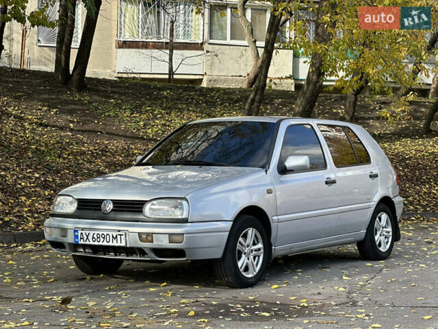 Серый Фольксваген Гольф, объемом двигателя 1.6 л и пробегом 200 тыс. км за 2500 $, фото 5 на Automoto.ua