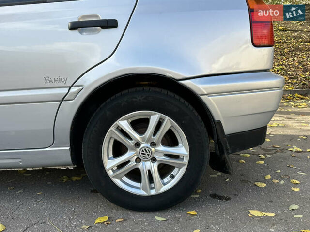 Серый Фольксваген Гольф, объемом двигателя 1.6 л и пробегом 200 тыс. км за 2500 $, фото 11 на Automoto.ua