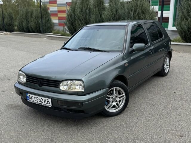 Серый Фольксваген Гольф, объемом двигателя 1.6 л и пробегом 66 тыс. км за 2100 $, фото 1 на Automoto.ua