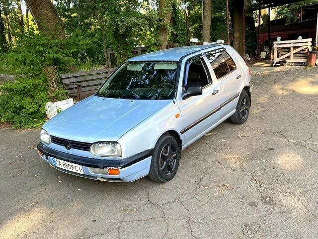 Серый Фольксваген Гольф, объемом двигателя 1.8 л и пробегом 260 тыс. км за 1500 $, фото 1 на Automoto.ua