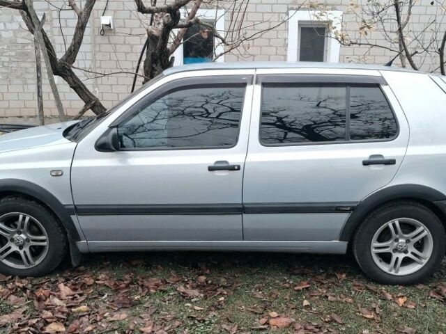 Серый Фольксваген Гольф, объемом двигателя 1.4 л и пробегом 262 тыс. км за 2500 $, фото 2 на Automoto.ua