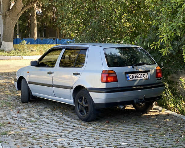 Серый Фольксваген Гольф, объемом двигателя 1.78 л и пробегом 230 тыс. км за 2100 $, фото 1 на Automoto.ua