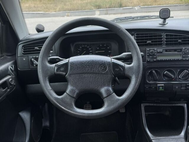 Серый Фольксваген Гольф, объемом двигателя 1.6 л и пробегом 66 тыс. км за 2100 $, фото 6 на Automoto.ua