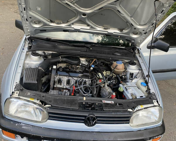 Серый Фольксваген Гольф, объемом двигателя 1.78 л и пробегом 230 тыс. км за 2100 $, фото 14 на Automoto.ua