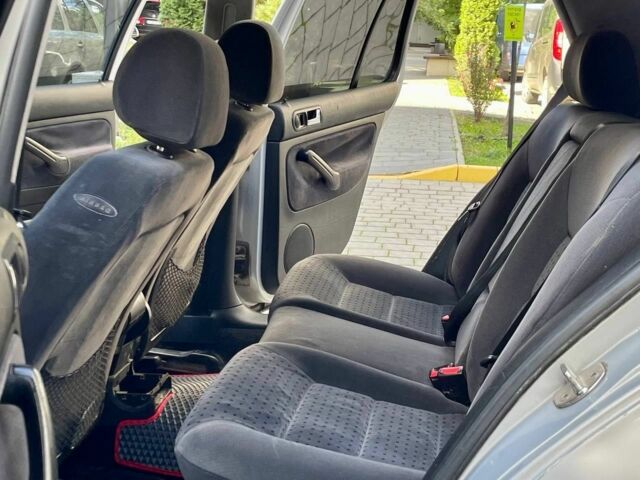 Серый Фольксваген Гольф, объемом двигателя 1.6 л и пробегом 260 тыс. км за 2800 $, фото 6 на Automoto.ua