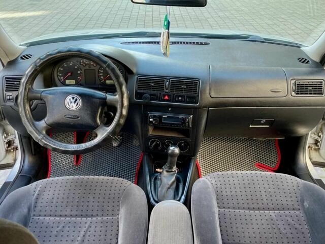 Серый Фольксваген Гольф, объемом двигателя 1.6 л и пробегом 260 тыс. км за 2800 $, фото 5 на Automoto.ua