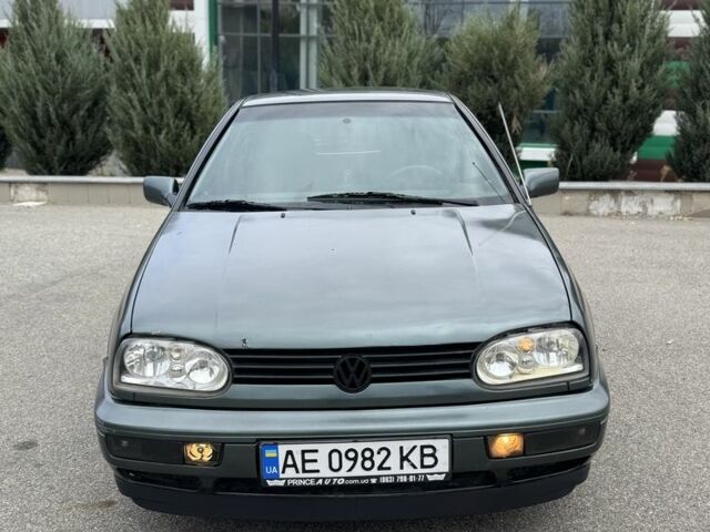 Серый Фольксваген Гольф, объемом двигателя 1.6 л и пробегом 66 тыс. км за 2100 $, фото 2 на Automoto.ua