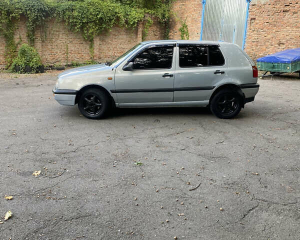 Серый Фольксваген Гольф, объемом двигателя 1.78 л и пробегом 230 тыс. км за 2100 $, фото 5 на Automoto.ua