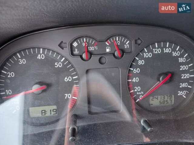 Серый Фольксваген Гольф, объемом двигателя 1.6 л и пробегом 242 тыс. км за 4917 $, фото 1 на Automoto.ua