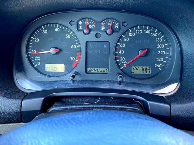 Сірий Фольксваген Гольф, об'ємом двигуна 1.8 л та пробігом 228 тис. км за 3999 $, фото 1 на Automoto.ua