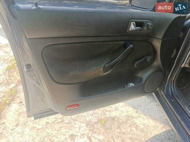 Серый Фольксваген Гольф, объемом двигателя 1.4 л и пробегом 367 тыс. км за 3200 $, фото 7 на Automoto.ua