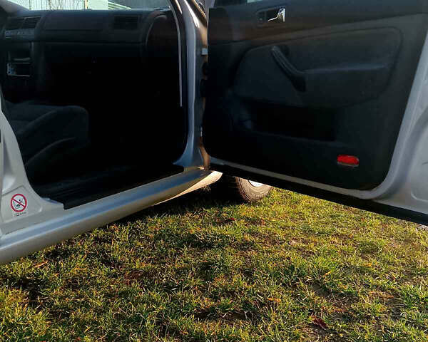 Серый Фольксваген Гольф, объемом двигателя 1.39 л и пробегом 201 тыс. км за 4500 $, фото 7 на Automoto.ua