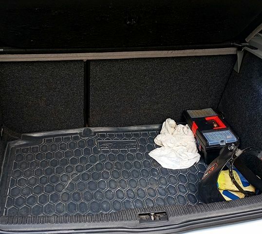 Серый Фольксваген Гольф, объемом двигателя 1.4 л и пробегом 204 тыс. км за 3500 $, фото 6 на Automoto.ua