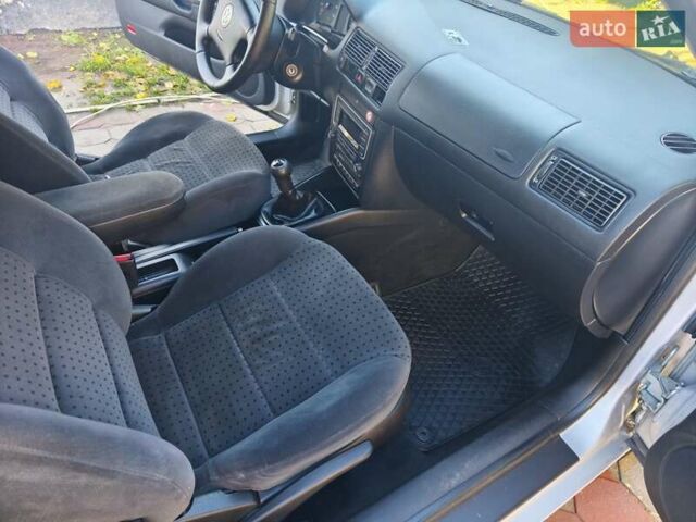 Сірий Фольксваген Гольф, об'ємом двигуна 1.6 л та пробігом 317 тис. км за 3333 $, фото 4 на Automoto.ua