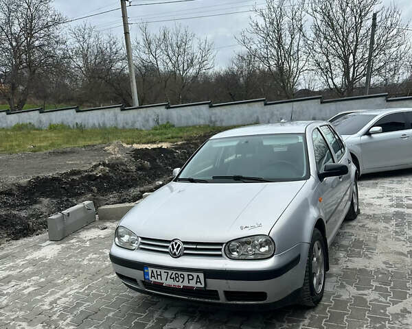 Серый Фольксваген Гольф, объемом двигателя 1.6 л и пробегом 300 тыс. км за 2999 $, фото 8 на Automoto.ua