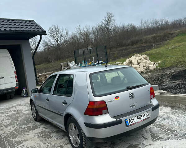 Серый Фольксваген Гольф, объемом двигателя 1.6 л и пробегом 300 тыс. км за 2999 $, фото 7 на Automoto.ua