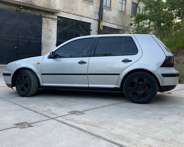 Фольксваген Гольф 1998 у Львові на Automoto.ua Сірий Фольксваген Гольф, об'ємом двигуна 1.6 л та пробігом 120 тис. км за 3500 $, фото 2 на Automoto.ua