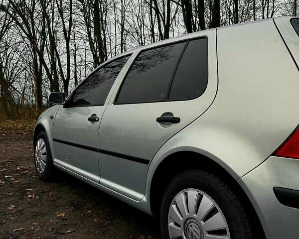 Серый Фольксваген Гольф, объемом двигателя 1.39 л и пробегом 251 тыс. км за 4500 $, фото 3 на Automoto.ua