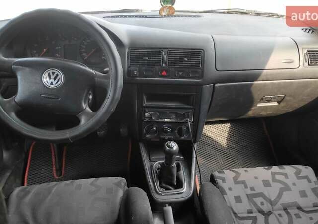 Серый Фольксваген Гольф, объемом двигателя 1.6 л и пробегом 242 тыс. км за 3000 $, фото 11 на Automoto.ua