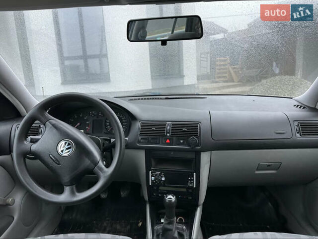 Серый Фольксваген Гольф, объемом двигателя 1.6 л и пробегом 300 тыс. км за 2999 $, фото 17 на Automoto.ua