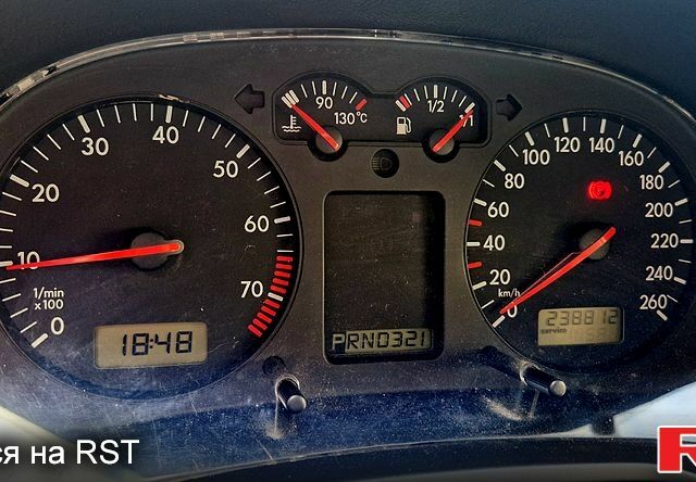 Сірий Фольксваген Гольф, об'ємом двигуна 1.6 л та пробігом 238 тис. км за 3900 $, фото 2 на Automoto.ua