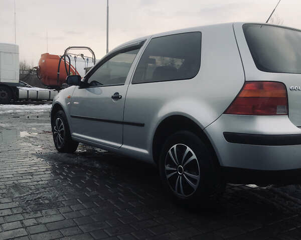 Серый Фольксваген Гольф, объемом двигателя 1.6 л и пробегом 206 тыс. км за 3999 $, фото 10 на Automoto.ua