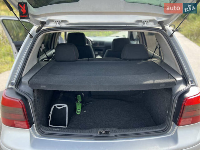 Серый Фольксваген Гольф, объемом двигателя 1.6 л и пробегом 294 тыс. км за 3170 $, фото 11 на Automoto.ua