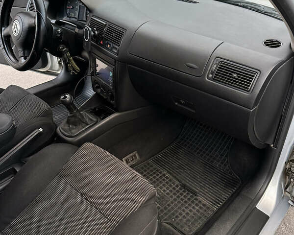 Сірий Фольксваген Гольф, об'ємом двигуна 1.6 л та пробігом 280 тис. км за 4000 $, фото 13 на Automoto.ua