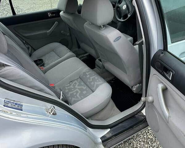 Серый Фольксваген Гольф, объемом двигателя 1.6 л и пробегом 300 тыс. км за 2999 $, фото 19 на Automoto.ua