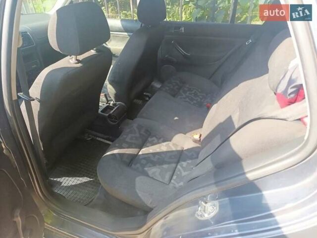 Серый Фольксваген Гольф, объемом двигателя 1.4 л и пробегом 367 тыс. км за 3200 $, фото 6 на Automoto.ua