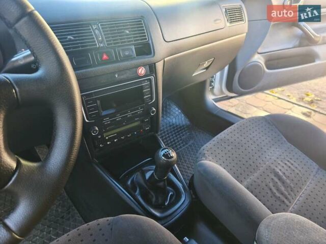 Сірий Фольксваген Гольф, об'ємом двигуна 1.6 л та пробігом 317 тис. км за 3333 $, фото 11 на Automoto.ua