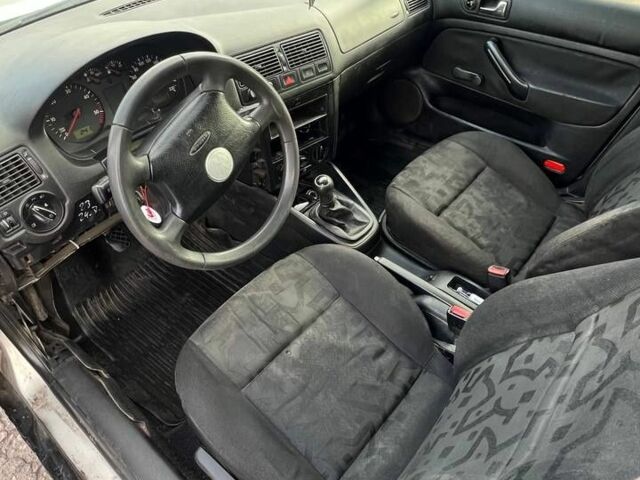 Сірий Фольксваген Гольф, об'ємом двигуна 1 л та пробігом 200 тис. км за 1432 $, фото 6 на Automoto.ua