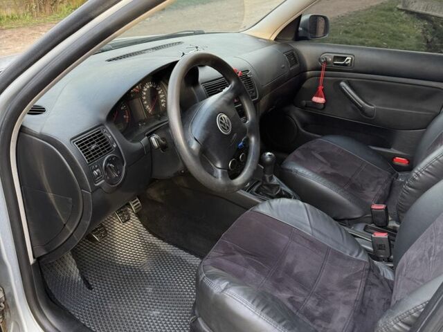 Серый Фольксваген Гольф, объемом двигателя 1.6 л и пробегом 265 тыс. км за 3499 $, фото 4 на Automoto.ua