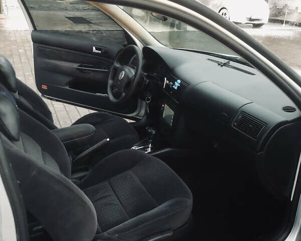 Серый Фольксваген Гольф, объемом двигателя 1.6 л и пробегом 206 тыс. км за 3999 $, фото 14 на Automoto.ua