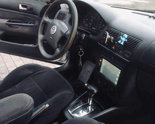 Серый Фольксваген Гольф, объемом двигателя 1.6 л и пробегом 206 тыс. км за 3999 $, фото 15 на Automoto.ua