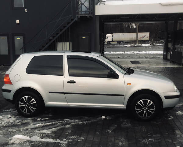 Серый Фольксваген Гольф, объемом двигателя 1.6 л и пробегом 206 тыс. км за 3999 $, фото 8 на Automoto.ua