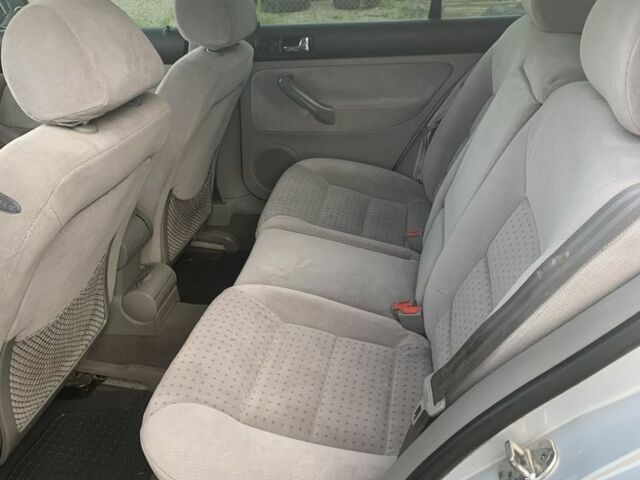 Сірий Фольксваген Гольф, об'ємом двигуна 1.6 л та пробігом 280 тис. км за 3850 $, фото 1 на Automoto.ua