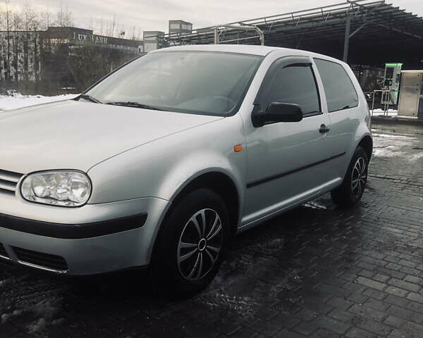 Серый Фольксваген Гольф, объемом двигателя 1.6 л и пробегом 206 тыс. км за 3999 $, фото 2 на Automoto.ua