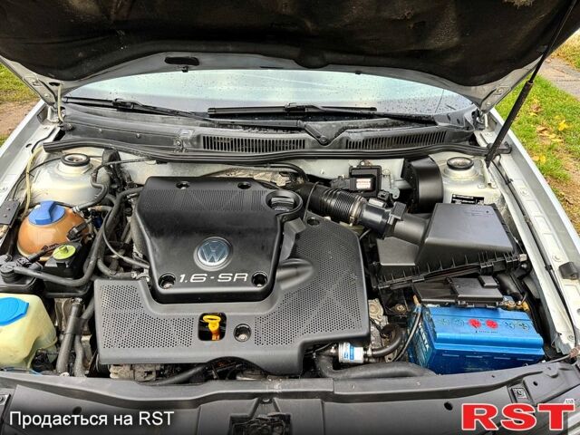 Серый Фольксваген Гольф, объемом двигателя 1.6 л и пробегом 400 тыс. км за 3200 $, фото 1 на Automoto.ua