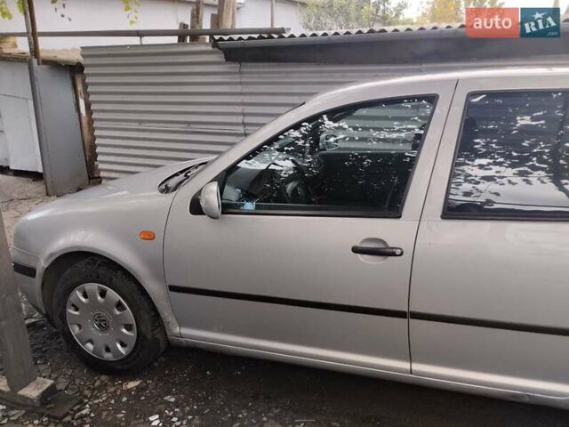 Серый Фольксваген Гольф, объемом двигателя 1.39 л и пробегом 270 тыс. км за 4200 $, фото 3 на Automoto.ua